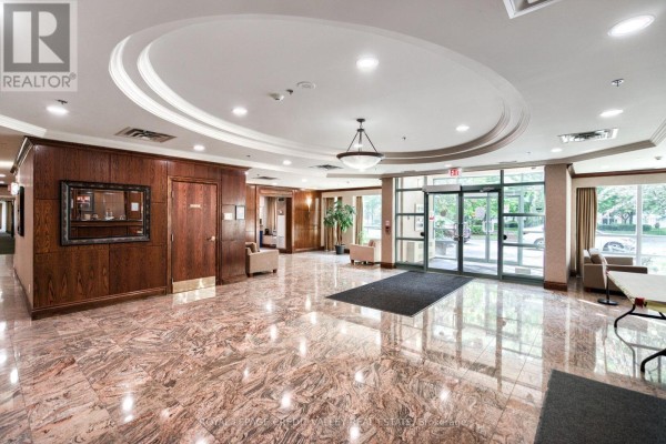 902 - 9 Michael Power Place, Toronto, ON, photo 2