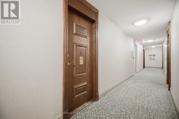 Primary Bedroom - 902 - 9 Michael Power Place, Toronto, ON M9A0A5 Photo 4