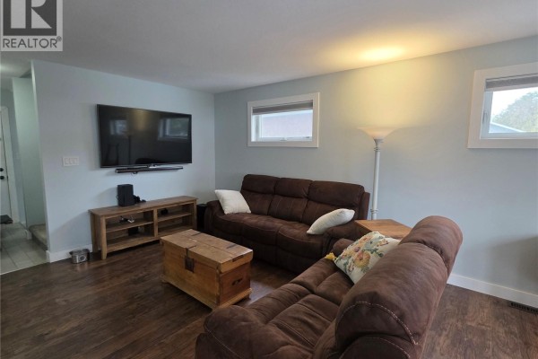 2pc Bathroom - 902 Connaught Street, Regina, SK S4T0W9 Photo 4