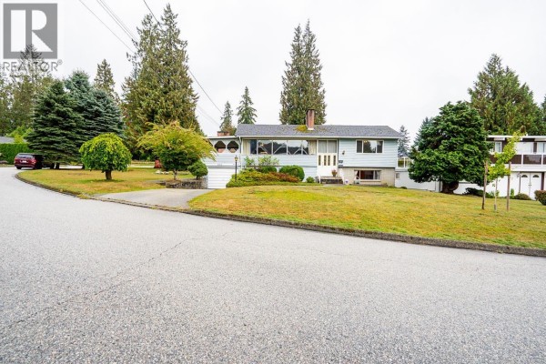 902 Wallace Wynd, Port Moody, BC V3H1B5 Photo 4