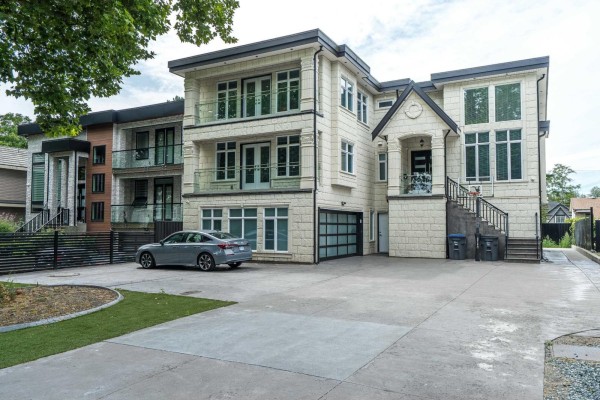 9021 Ben Nevis Crescent, Surrey