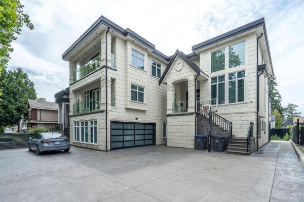 9021 Ben Nevis Crescent, Surrey, BC V3V6K6 Photo 2