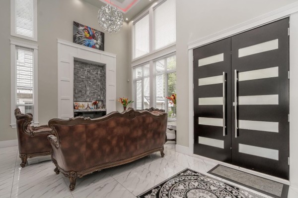 9021 Ben Nevis Crescent, Surrey, BC V3V6K6 Photo 3