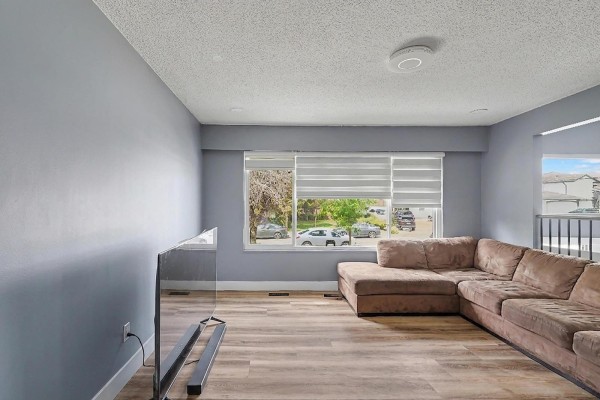 9024 123a Street, Surrey, BC V3V6K3 Photo 3