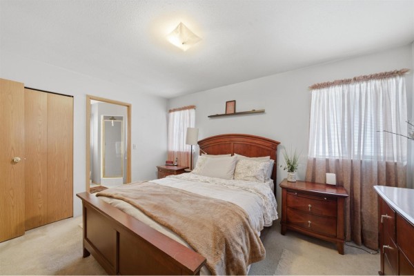 9028 136b Street, Surrey, BC V3V7P1 Photo 2