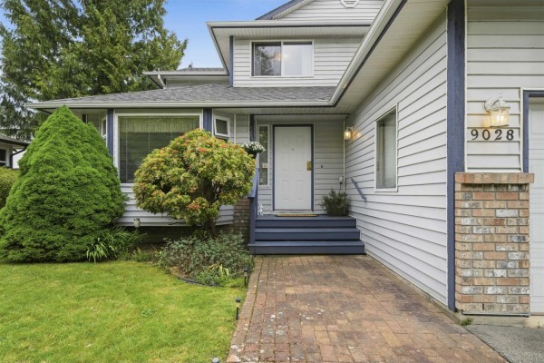 9028 136b Street, Surrey, BC V3V7P1 Photo 3