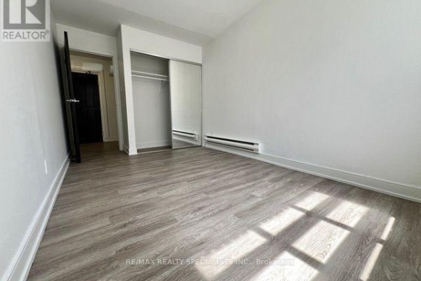 Primary Bedroom - 903 - 100 Gloucester Street S, Toronto, ON M4Y1M1 Photo 4
