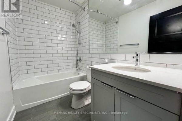 903 - 100 Gloucester Street S, Toronto, ON M4Y1M1 Photo 5
