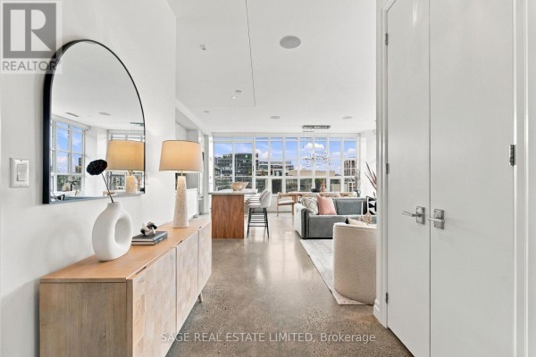 Kitchen - 903 - 19 Brant Street, Toronto, ON M5V2L2 Photo 3