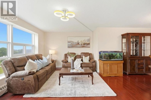 Primary Bedroom - 903 - 3380 Eglinton Avenue, Toronto, ON M1J3L6 Photo 4