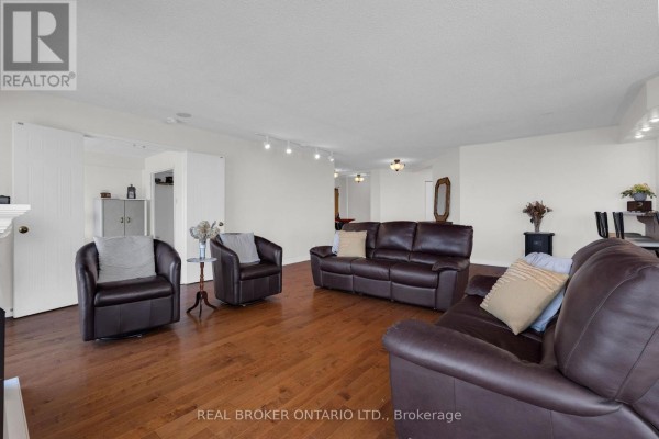 Foyer - 903 - 65 Ellen Street, Barrie, ON L4N3A5 Photo 5