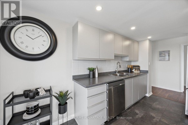 Laundry room - 903 - 712 Rossland Road E, Whitby, ON L1N9E8 Photo 5