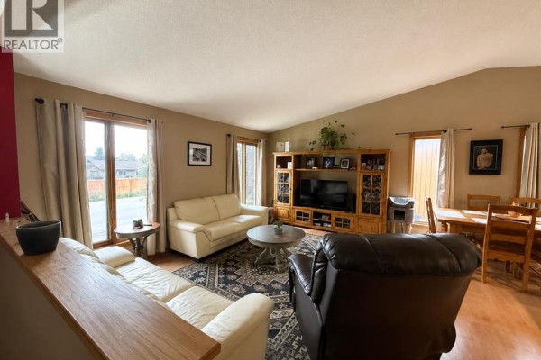 Dining room - 903 10 Avenue, High River, AB T1V1K6 Photo 3
