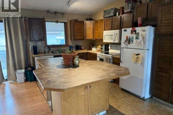 4pc Bathroom - 903 10 Avenue, High River, AB T1V1K6 Photo 5
