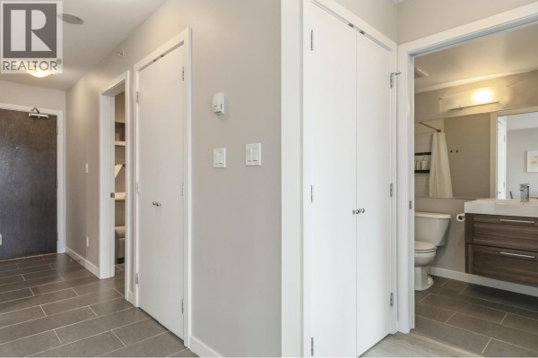 903 688 Abbott Street, Vancouver, BC V6B0B9 Photo 3