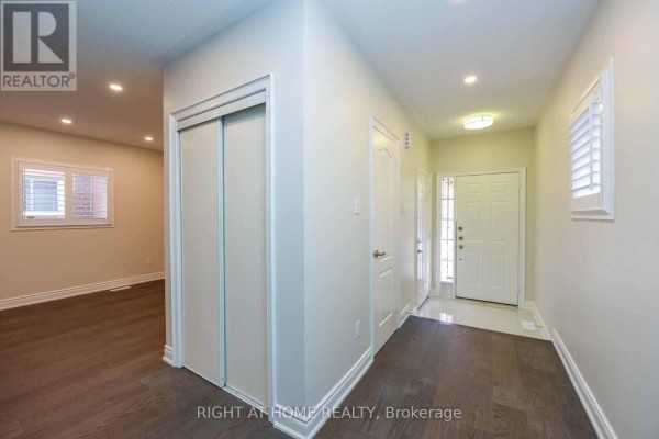 Bedroom 2 - 903 Blyleven Boulevard, Mississauga, ON L5V2J3 Photo 5