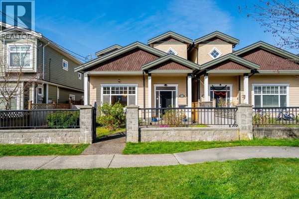 903 Cliff Avenue, Burnaby, BC V5A2J4 Photo 2