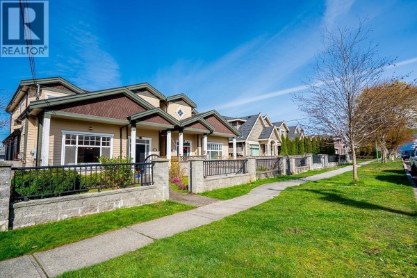 903 Cliff Avenue, Burnaby, BC V5A2J4 Photo 3
