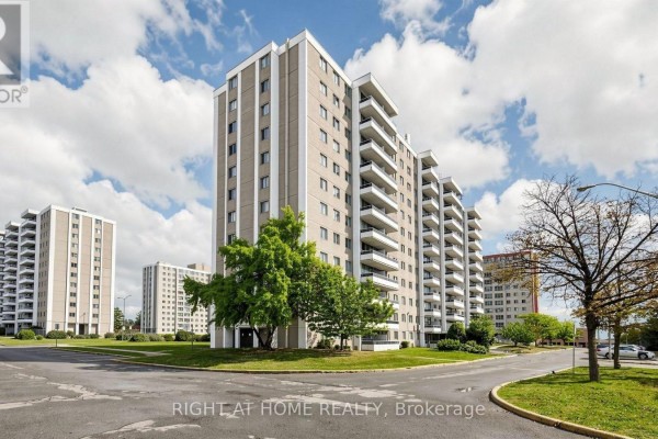 Living room - 904 - 100 Lotherton Pathway, Toronto, ON M6B2G8 Photo 2