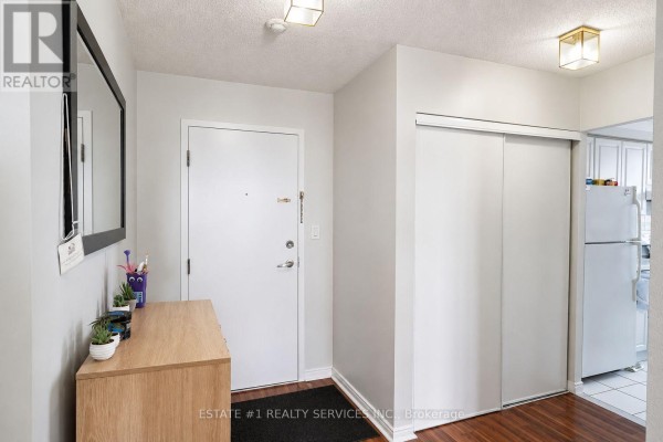 Dining room - 904 - 135 Hillcrest Avenue, Mississauga, ON L5B4B1 Photo 2