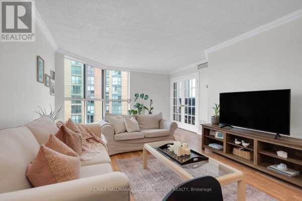 Living room - 904 - 150 Dunlop Street E, Barrie, ON L4M6H1 Photo 4