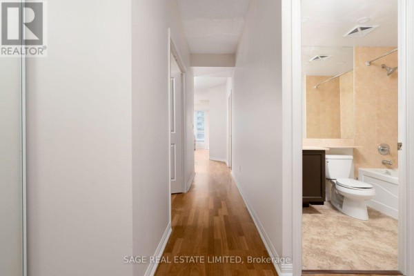 Living room - 904 - 628 Fleet Street, Toronto, ON M5V1A8 Photo 3