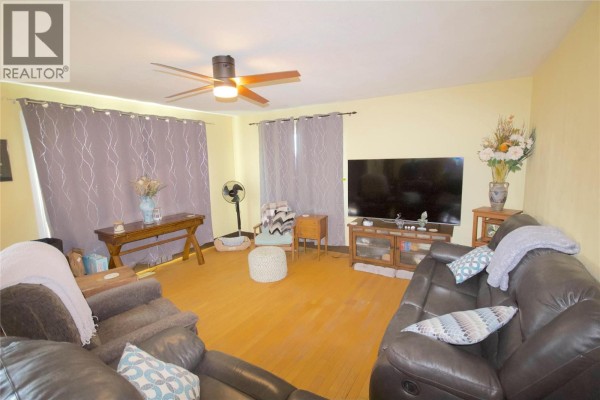 904 107 Avenue, Dawson Creek, BC, photo 2