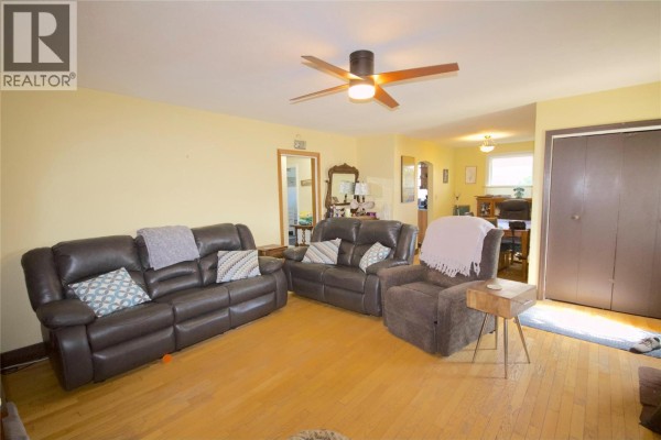 904 107 Avenue, Dawson Creek, BC, photo 3