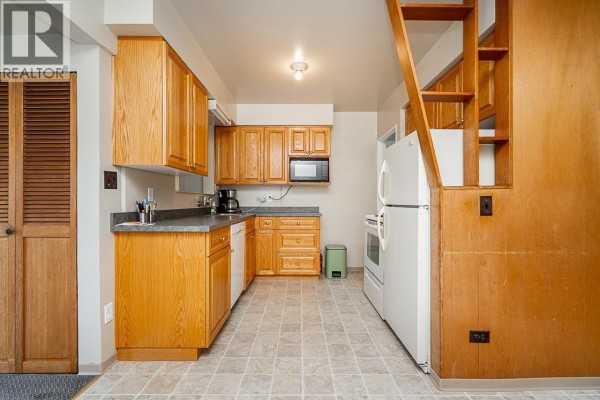 904 First Street, New Westminster, BC V3L2J2 Photo 5