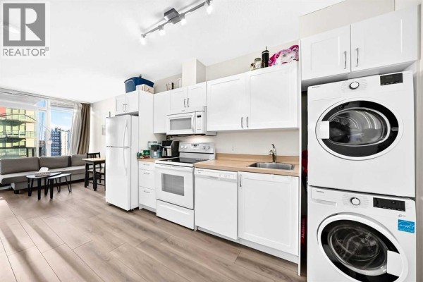 Primary Bedroom - 905, 30 Brentwood Common Nw, Calgary, AB T2L2J9 Photo 4