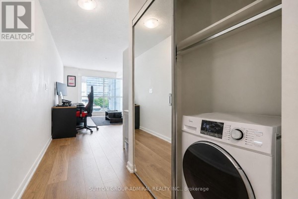 905 - 111 Elizabeth Street, Toronto, ON M5G1P7 Photo 5