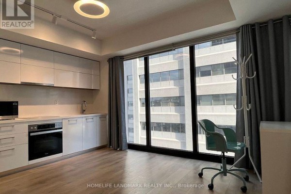 Kitchen - 905 - 188 Cumberland Street, Toronto, ON M5R2G3 Photo 2