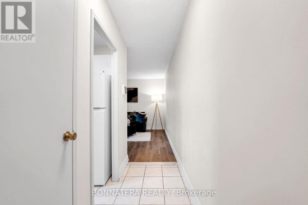Bedroom 2 - 905 - 3065 Queen Frederica Drive, Mississauga, ON L4Y3A3 Photo 5