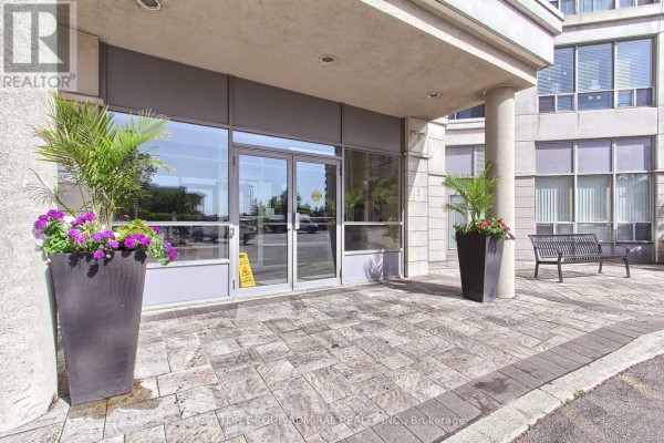 Kitchen - 905 - 50 Disera Drive, Vaughan, ON L4J9G1 Photo 3