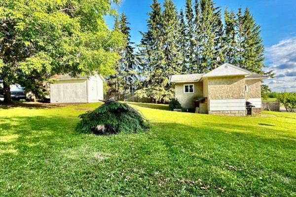 Primary Bedroom - 905 & 909 10th Street, Hylo, AB T0A1Z0 Photo 5