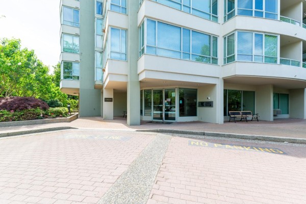 905 15030 101 Avenue, Surrey, BC V3R0N3 Photo 3