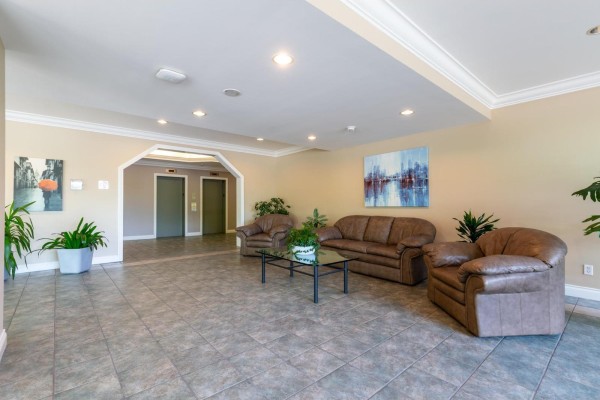 905 15030 101 Avenue, Surrey, BC V3R0N3 Photo 4
