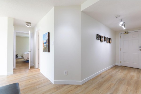 905 15030 101 Avenue, Surrey, BC V3R0N3 Photo 5