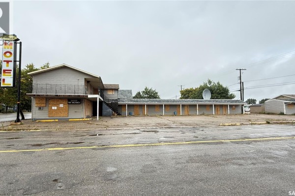 905 4th Street, Estevan, SK S4A0W2 Photo 3