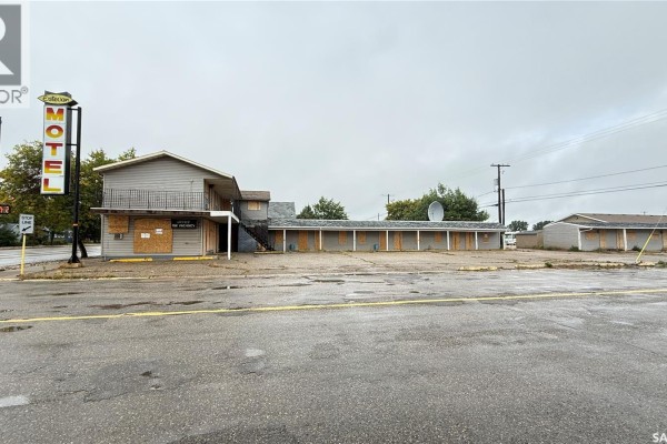 905 4th Street, Estevan, SK S4A0W2 Photo 4