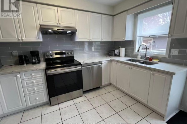 Kitchen - 9051 Yonge Street, Richmond Hill, ON L4C0L2 Photo 3