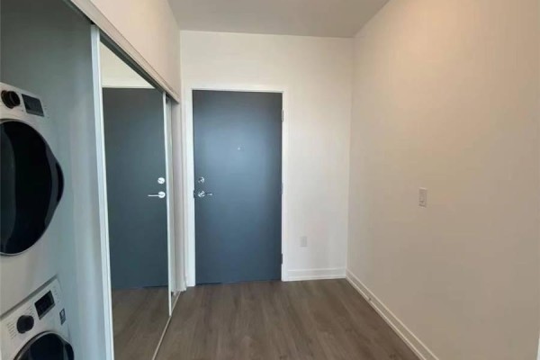 Living room - 906 - 10 De Boers Drive, Toronto, ON M3J0H1 Photo 2