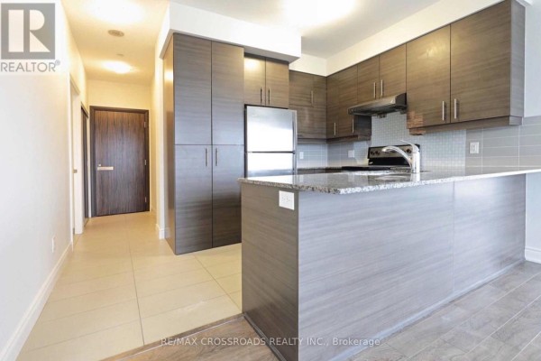Kitchen - 906 - 325 South Park Road, Markham, ON L3T0B8 Photo 3