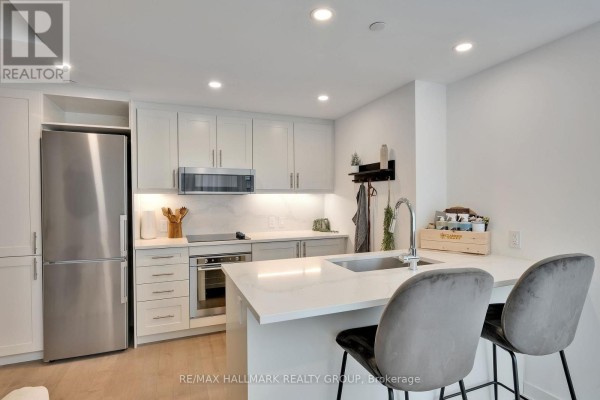 Living room - 906 - 340 Queen Street, Ottawa, ON K1R0G1 Photo 3