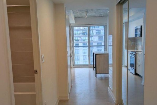 Kitchen - 906 - 65 Mutual Street, Toronto, ON M5B0E5 Photo 2