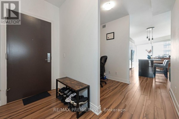 Living room - 906 - 80 Marine Parade Drive, Toronto, ON M8V0A3 Photo 3