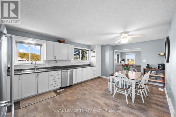 Primary Bedroom - 906 Russell Road, Clarence Rockland, ON K0A2A0 Photo 4