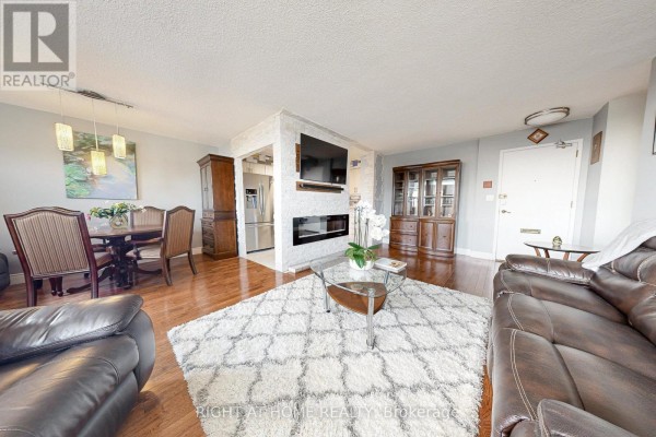 Kitchen - 907 - 151 Larose Avenue E, Toronto, ON M9P1B3 Photo 3