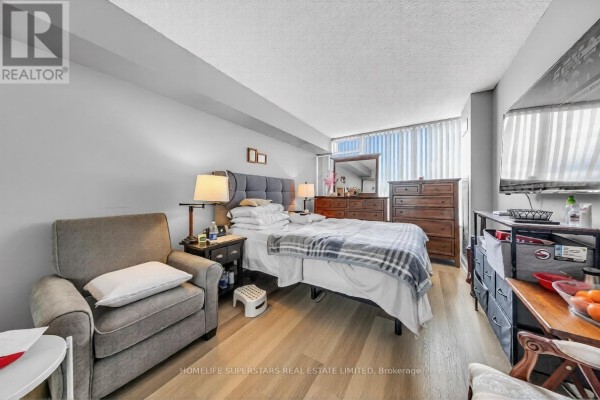 907 - 24 Hanover Road, Brampton, ON, photo 2