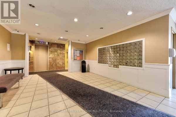 Kitchen - 907 - 3025 Queen Frederica Drive E, Mississauga, ON L4Y3A1 Photo 3